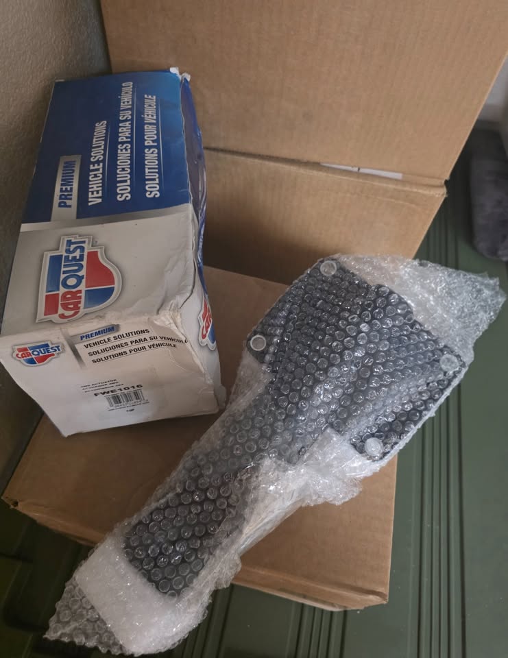 Carquest FWE1016 4WD Actuator unwrapped