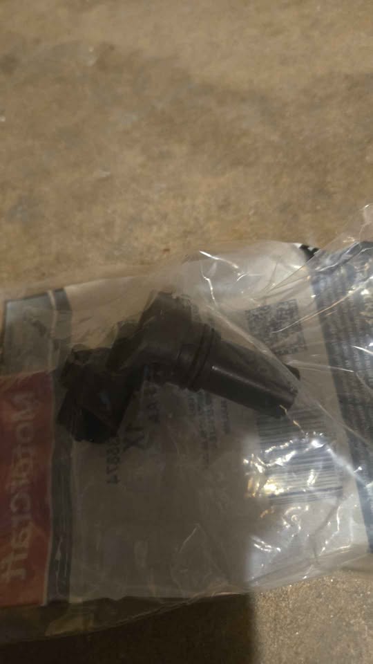 Motorcraft DY-985 crankshaft position sensor part view 1