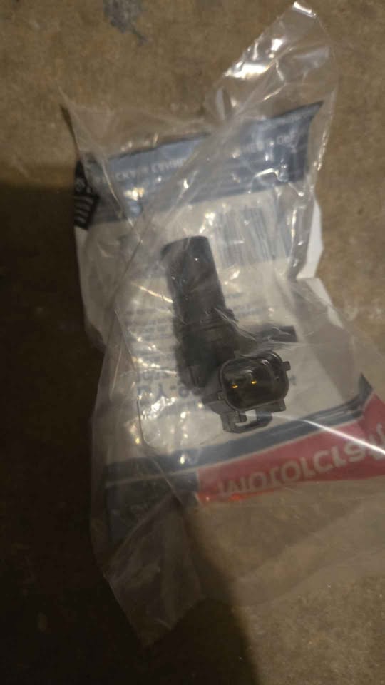 Motorcraft DY-985 crankshaft position sensor part view 2